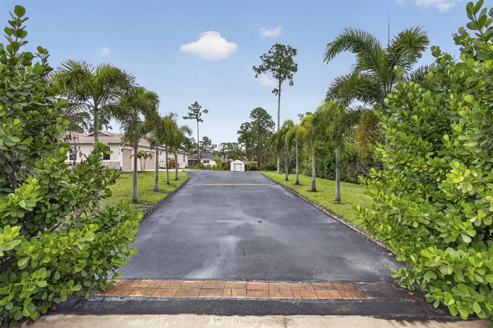 17145 Hamlin Boulevard Loxahatchee, FL 33470