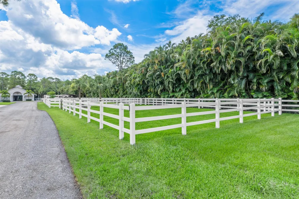1464 Stallion Drive Loxahatchee, FL 33470