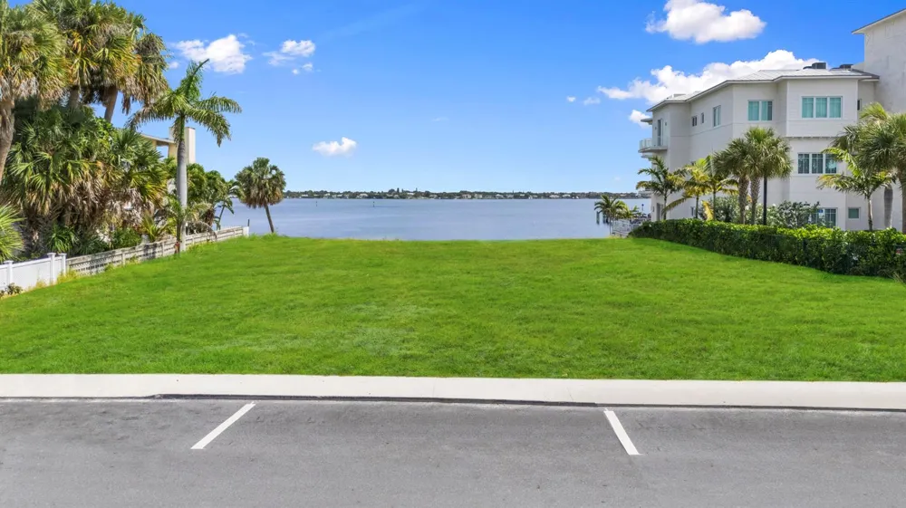 39 SE Seminole Street Stuart, FL 34994