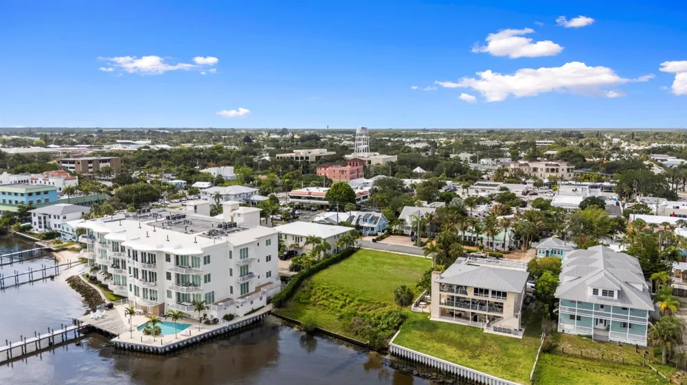 39 SE Seminole Street Stuart, FL 34994