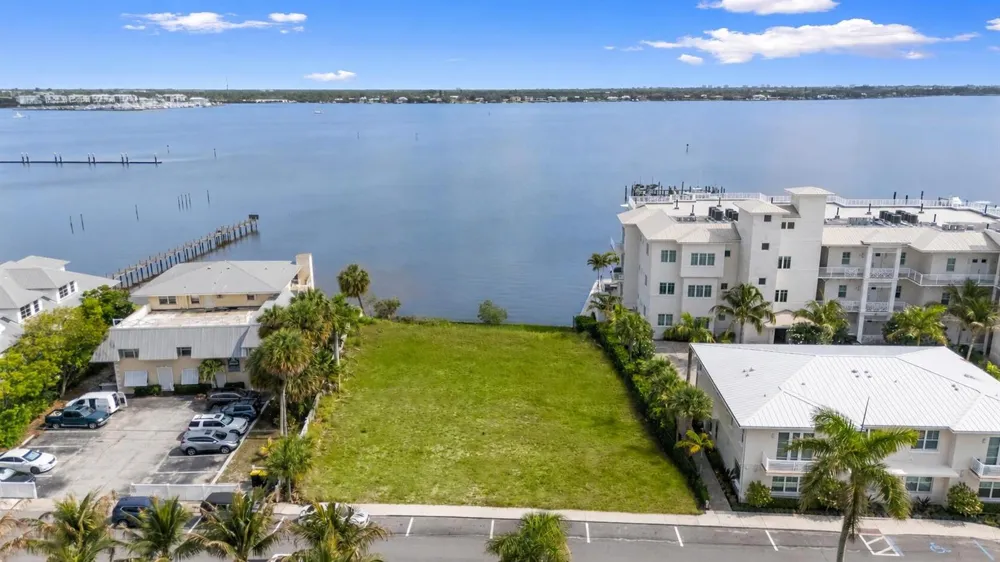 39 SE Seminole Street Stuart, FL 34994