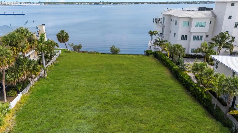 39 SE Seminole Street Stuart, FL 34994