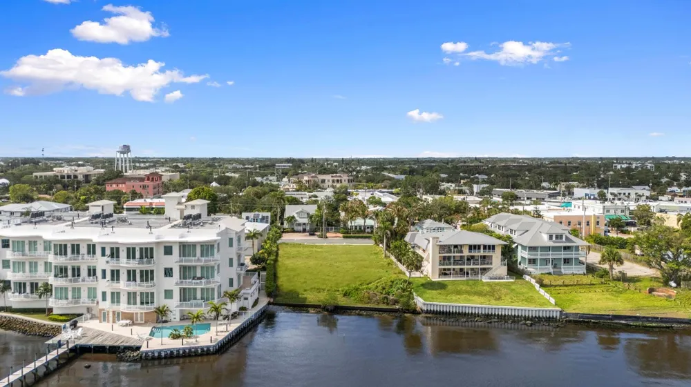 39 SE Seminole Street Stuart, FL 34994