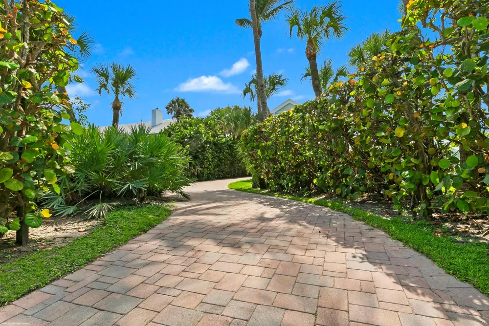 162 Beach Road Jupiter Island, FL 33455