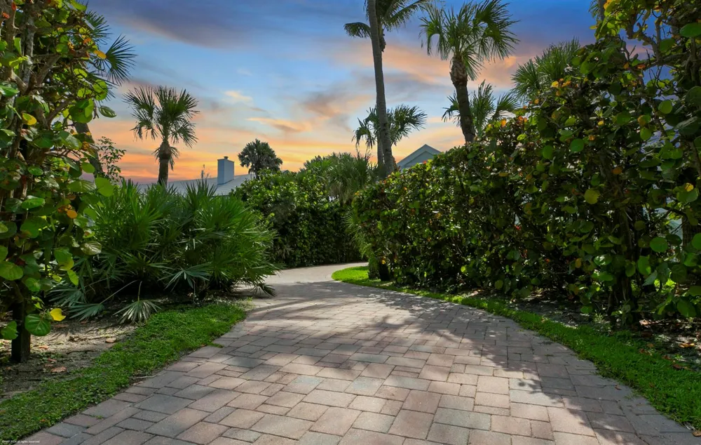 162 Beach Road Jupiter Island, FL 33455