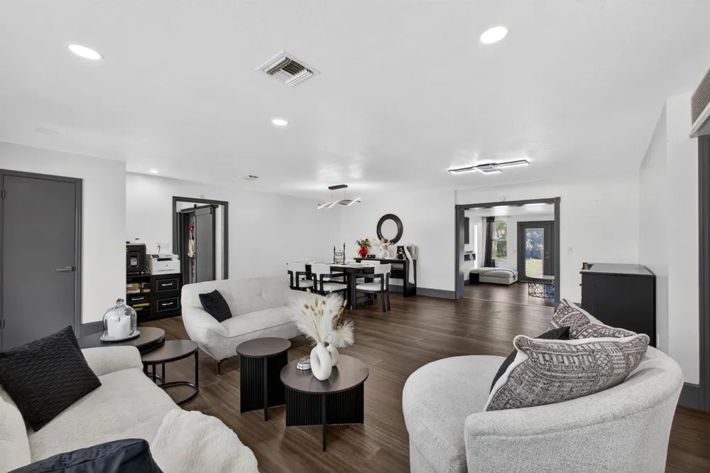 5500 West Place Mangonia Park, FL 33407