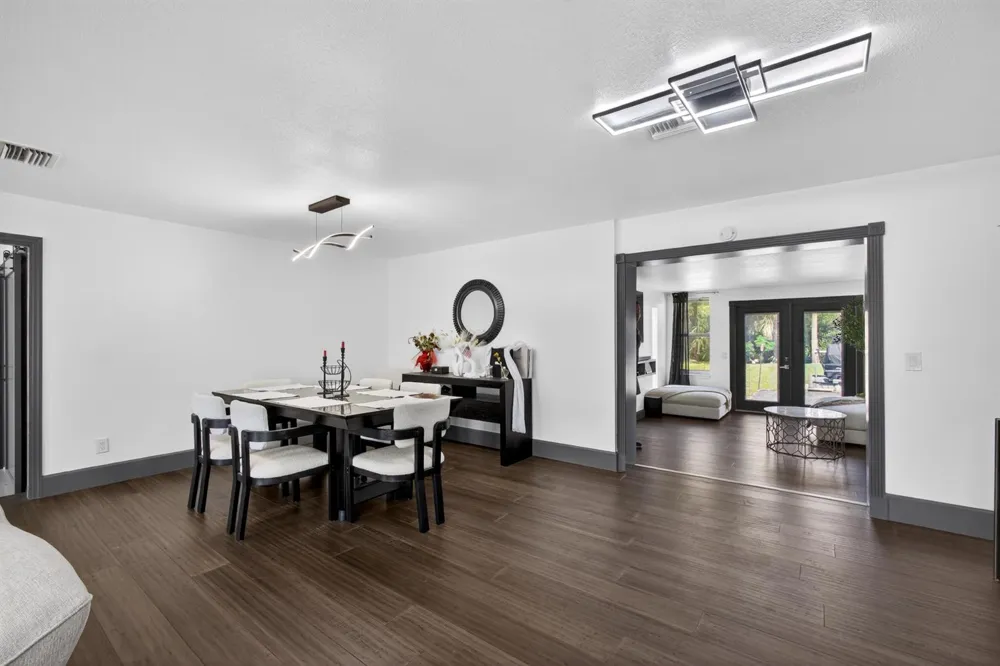 5500 West Place Mangonia Park, FL 33407