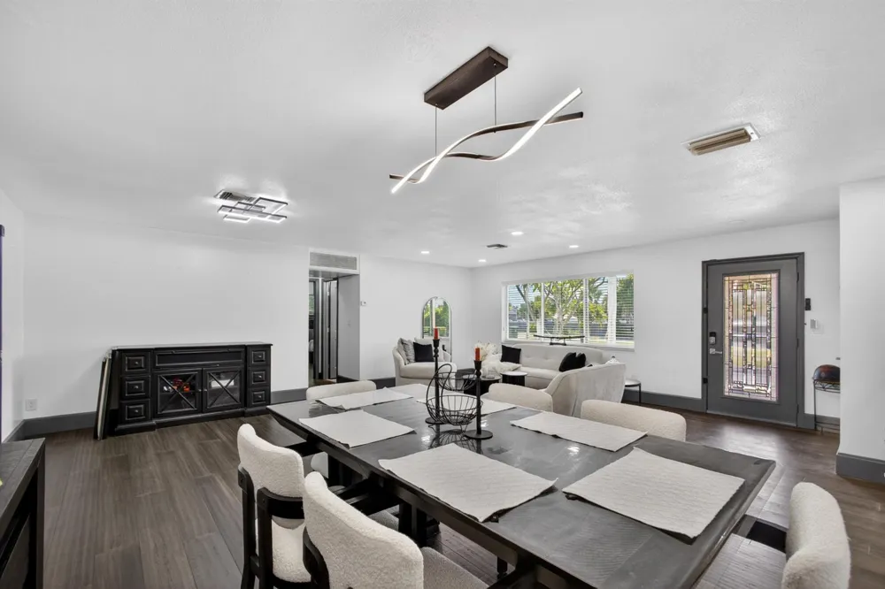 5500 West Place Mangonia Park, FL 33407