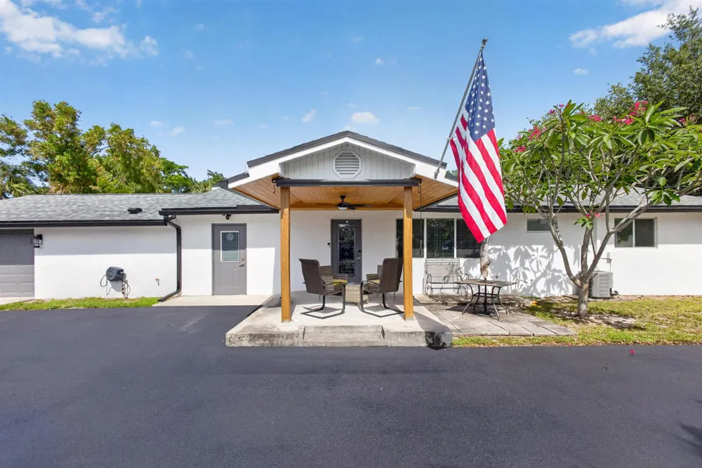 5500 West Place Mangonia Park, FL 33407