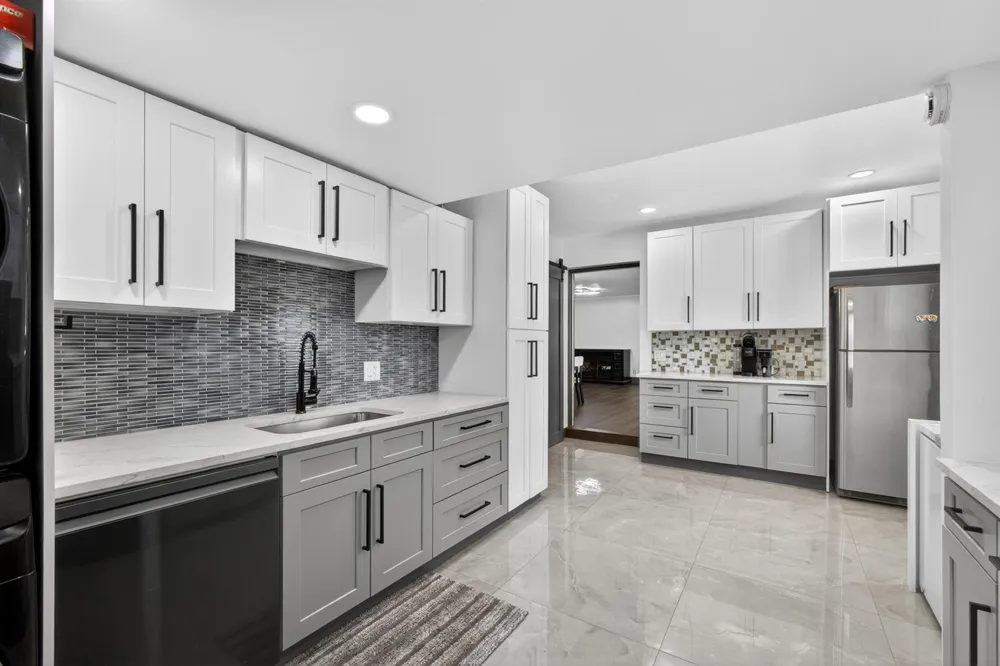 5500 West Place Mangonia Park, FL 33407