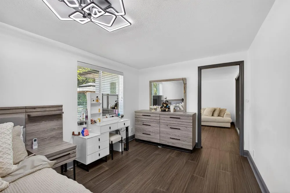 5500 West Place Mangonia Park, FL 33407