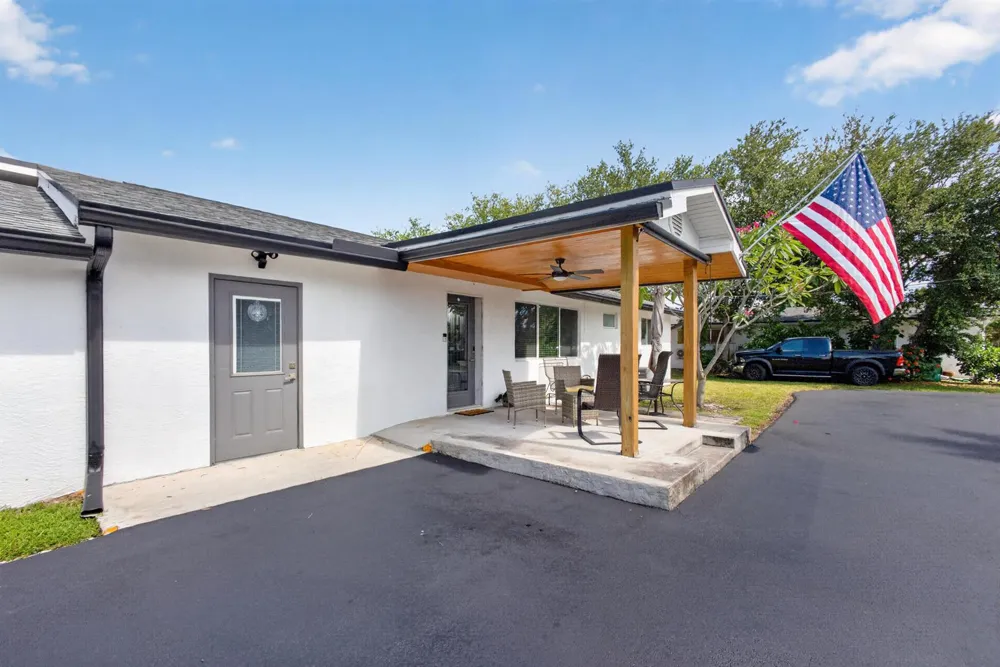 5500 West Place Mangonia Park, FL 33407
