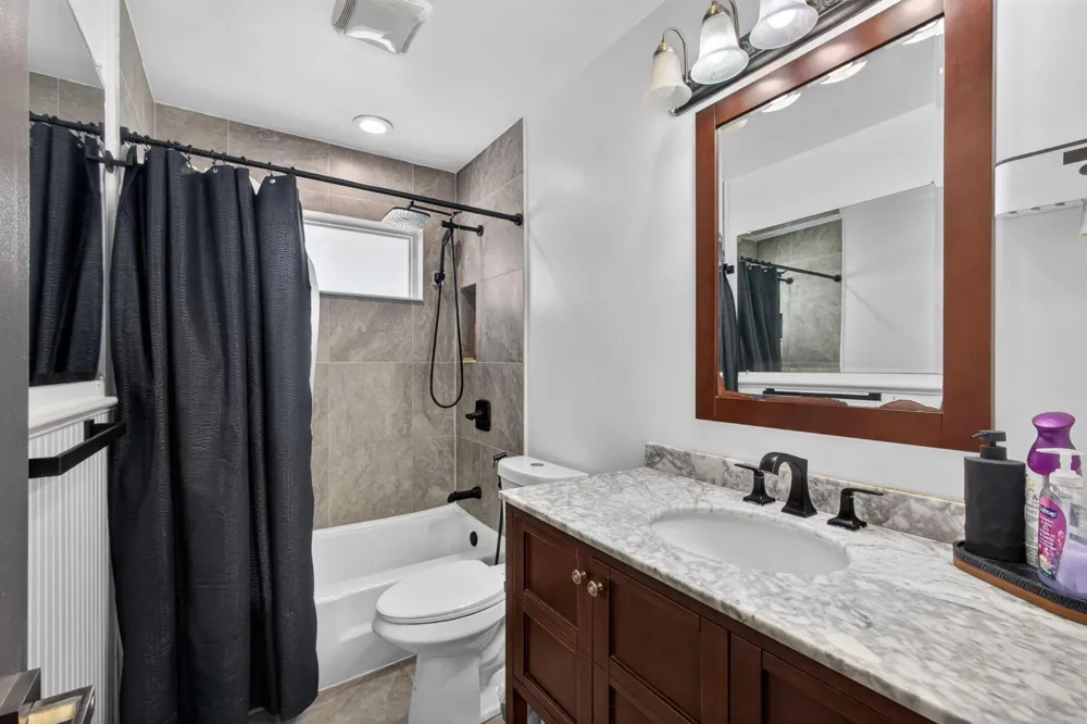 5500 West Place Mangonia Park, FL 33407