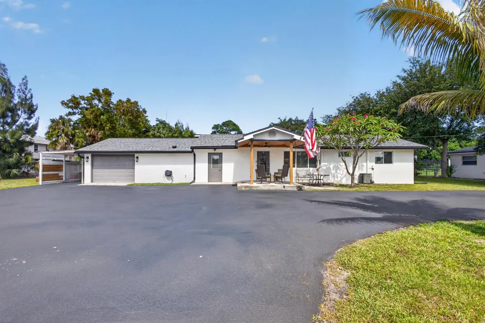 5500 West Place Mangonia Park, FL 33407