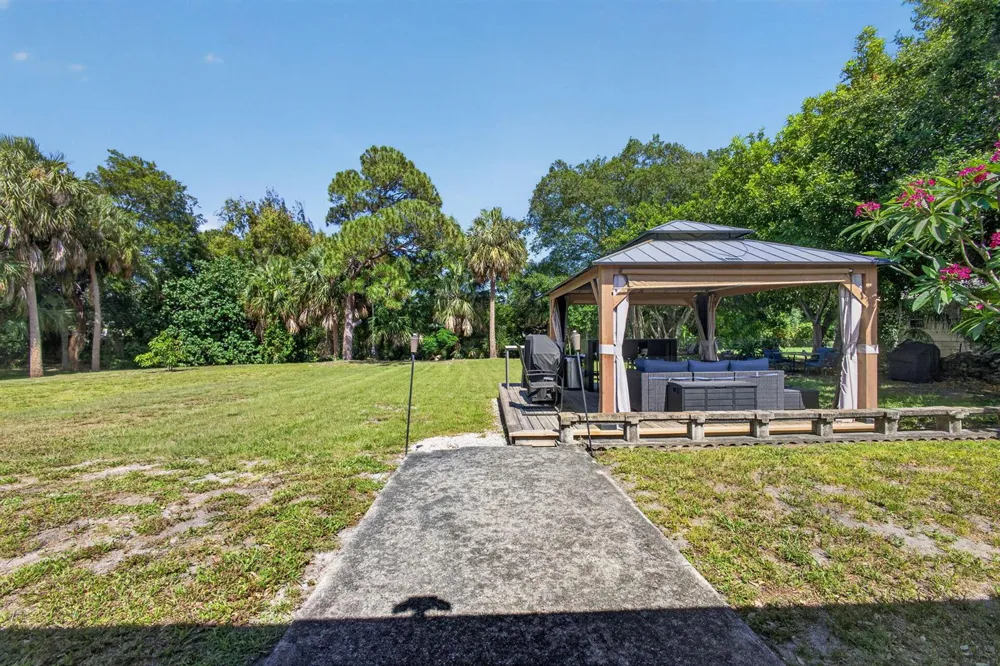 5500 West Place Mangonia Park, FL 33407
