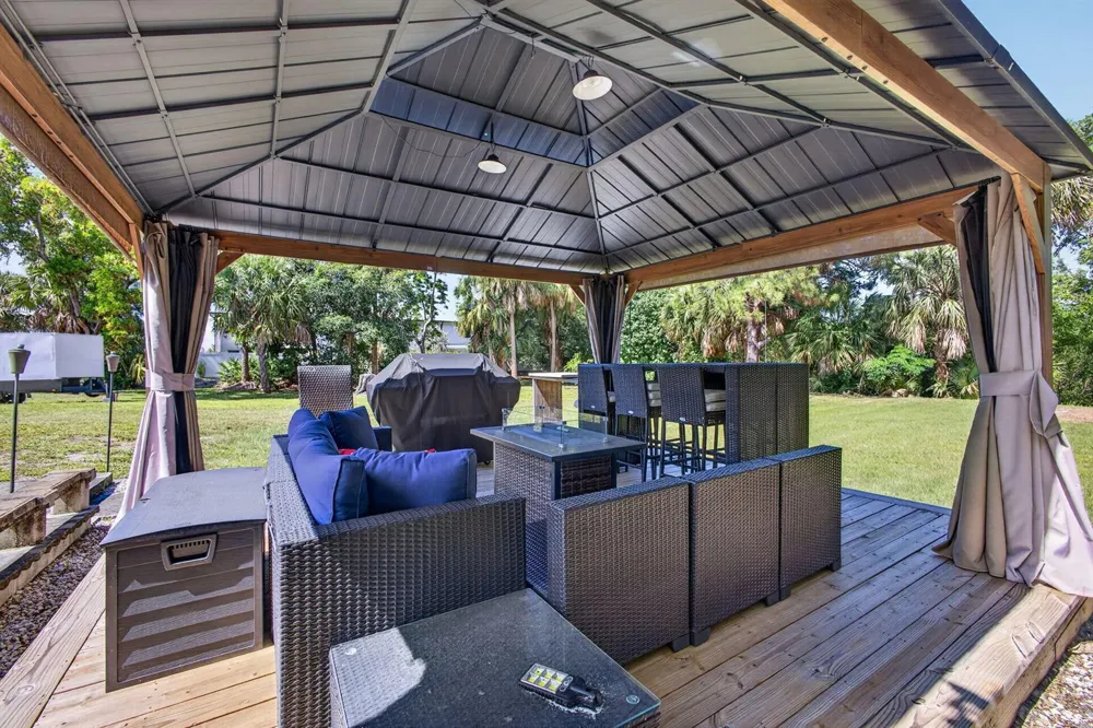 5500 West Place Mangonia Park, FL 33407