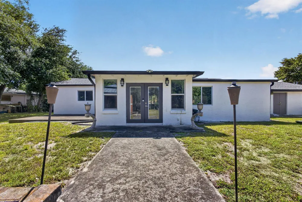 5500 West Place Mangonia Park, FL 33407