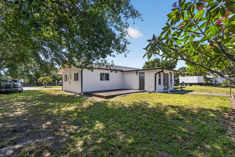 5500 West Place Mangonia Park, FL 33407