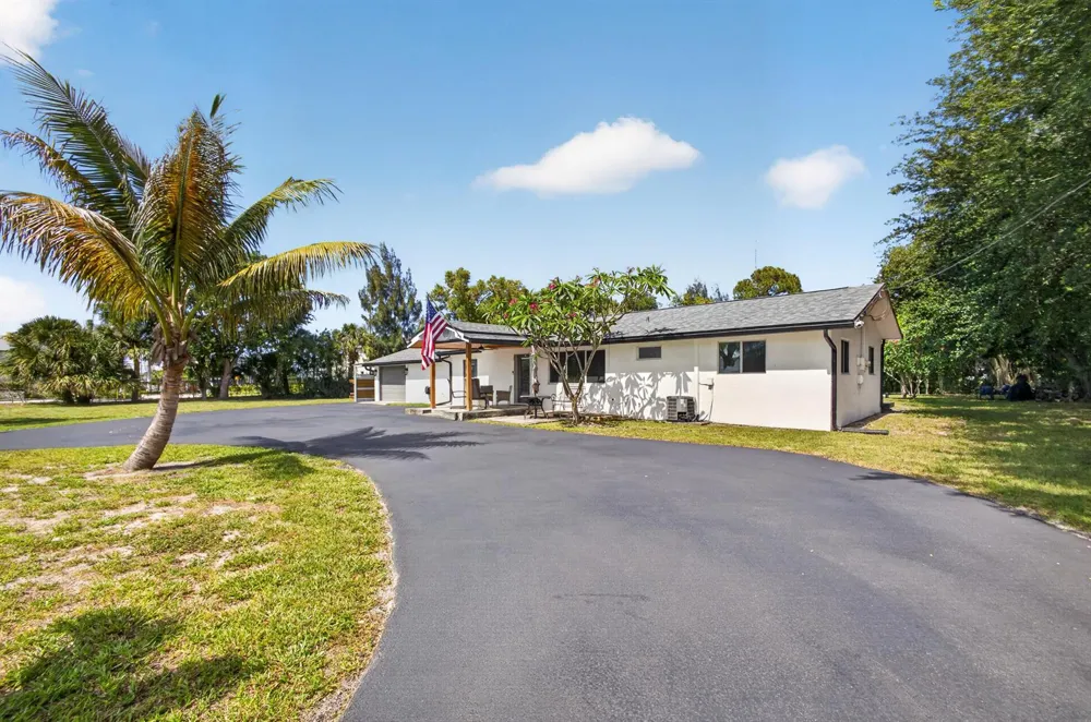 5500 West Place Mangonia Park, FL 33407