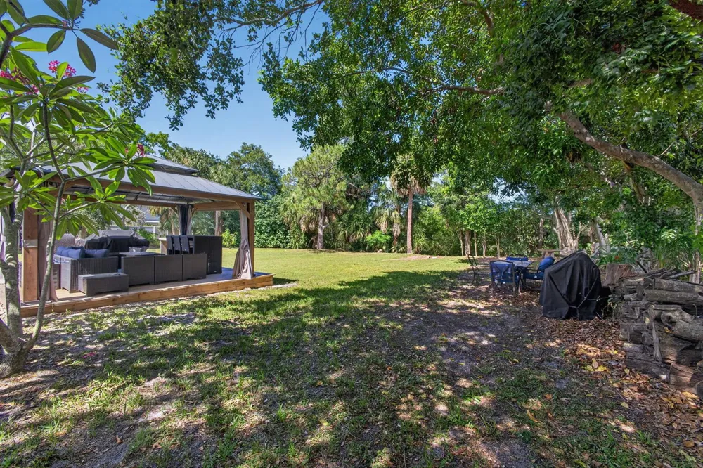 5500 West Place Mangonia Park, FL 33407