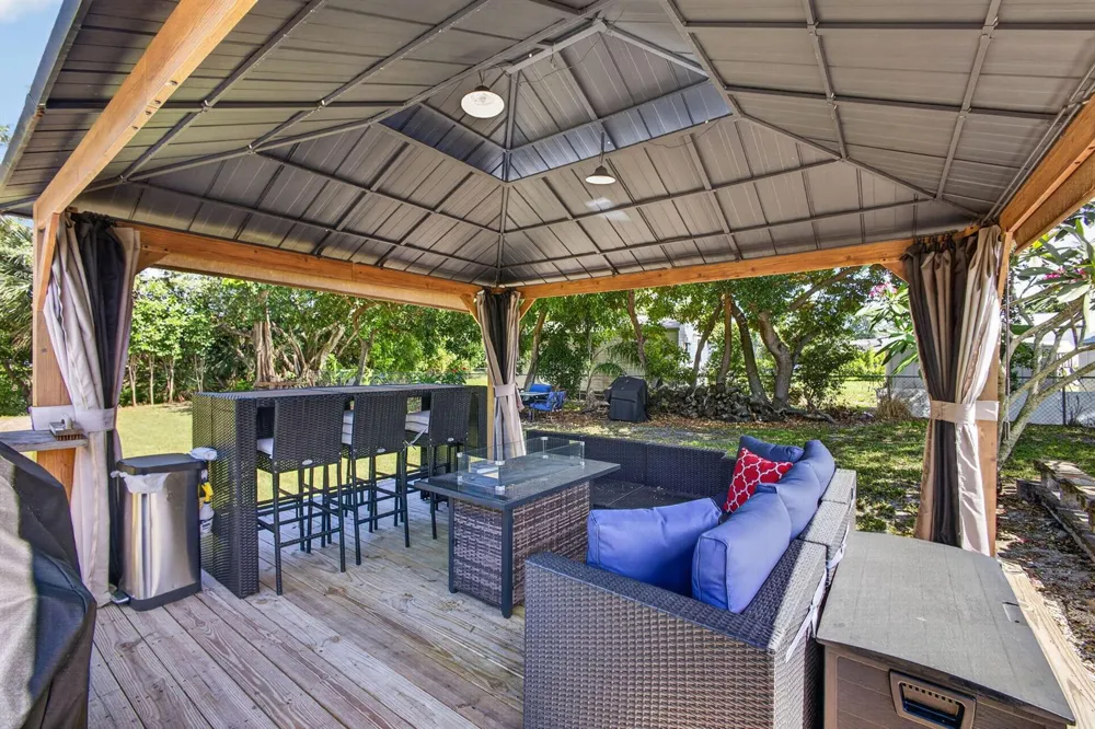 5500 West Place Mangonia Park, FL 33407