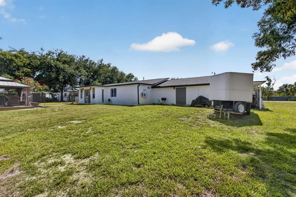 5500 West Place Mangonia Park, FL 33407