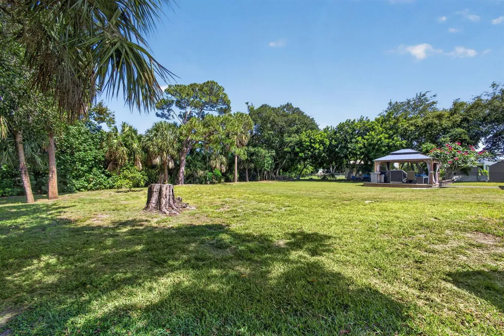 5500 West Place Mangonia Park, FL 33407