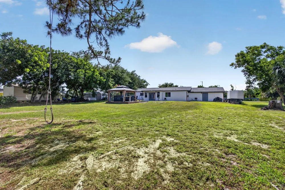 5500 West Place Mangonia Park, FL 33407