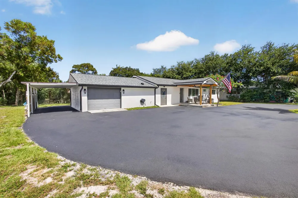 5500 West Place Mangonia Park, FL 33407