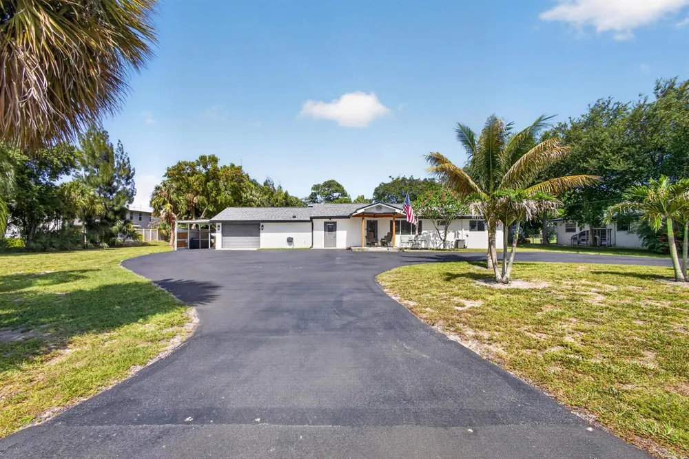 5500 West Place Mangonia Park, FL 33407