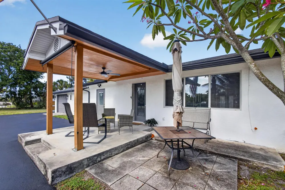 5500 West Place Mangonia Park, FL 33407