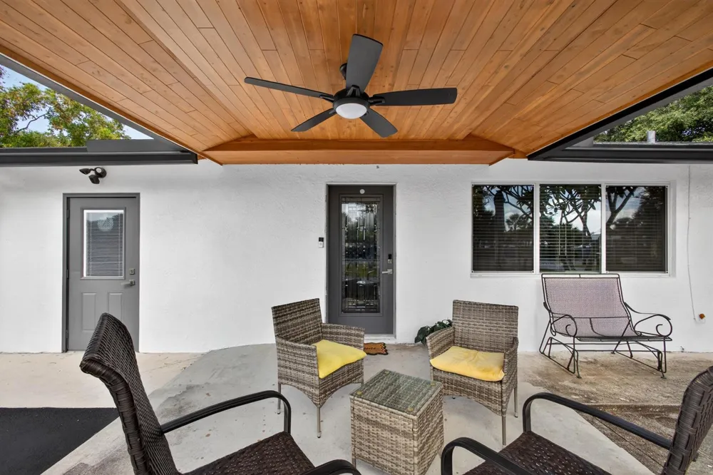 5500 West Place Mangonia Park, FL 33407