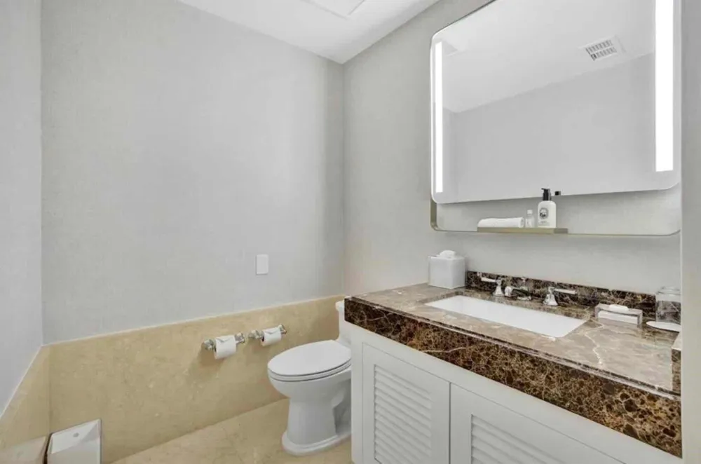 1 Fort Lauderdale Beach Boulevard #1709 Fort Lauderdale, FL 33304