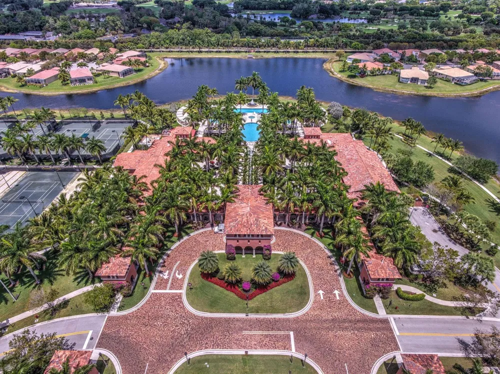 9842 Via Elegante Wellington, FL 33411