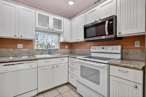 9410 Hollybrook Lake Drive #303