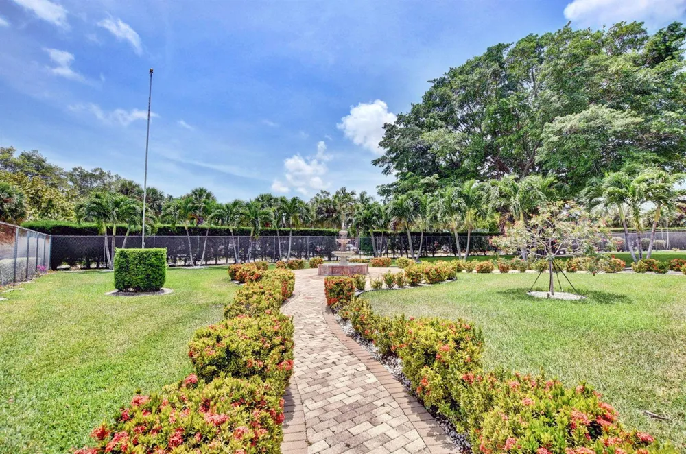725 Lori Drive #106 Palm Springs, FL 33461