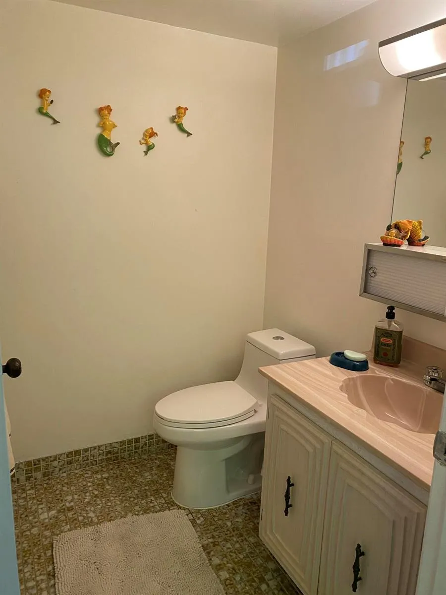 725 Lori Drive #106 Palm Springs, FL 33461