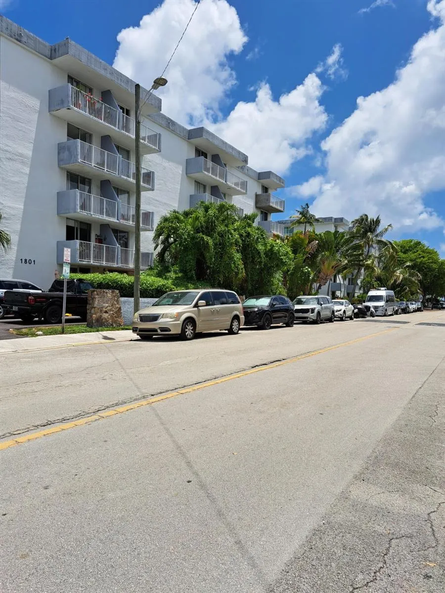 1801 S Treasure Drive North Bay Village, FL 33141