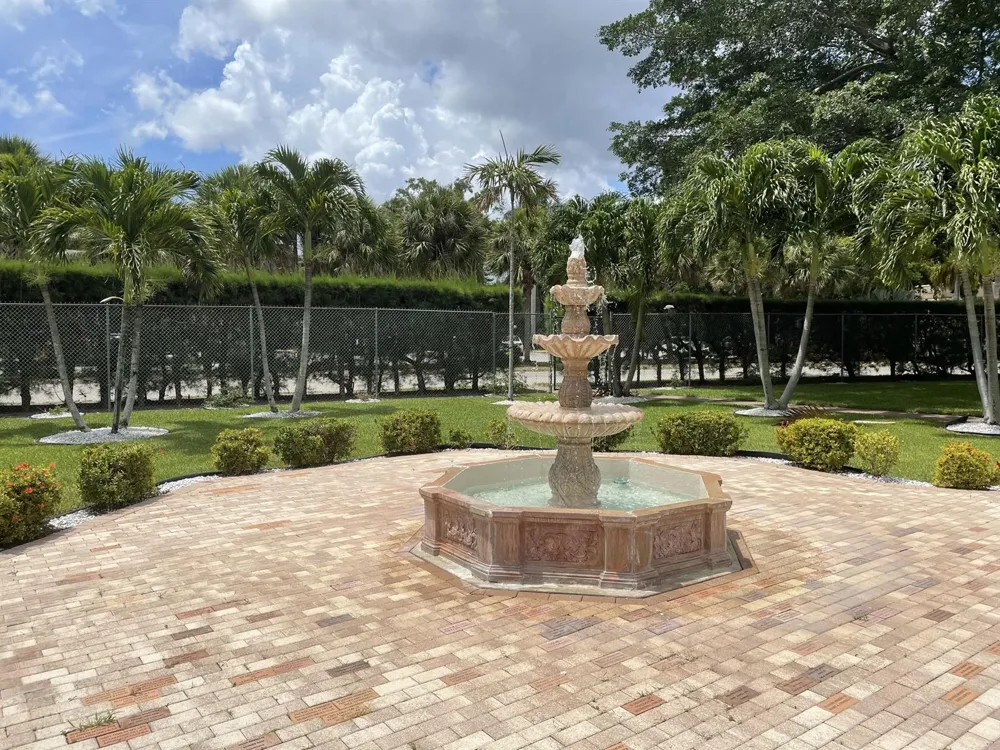 705 Lori Drive #315 Palm Springs, FL 33461