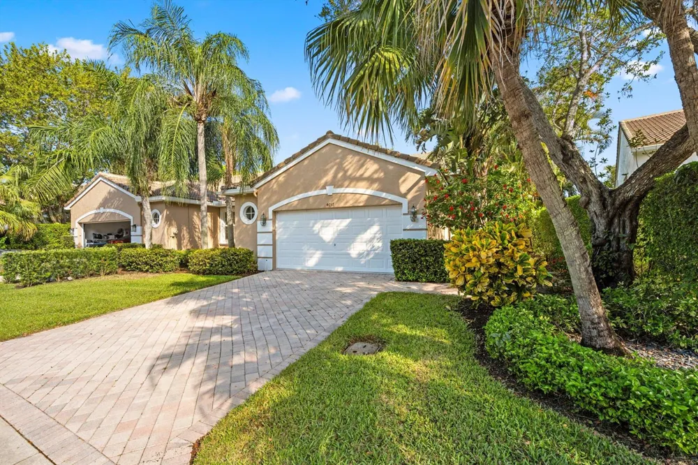 4657 Carlton Golf Drive Lake Worth, FL 33449