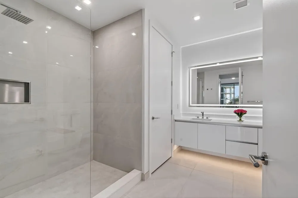 220 Lake Shore Drive #715 Lake Park, FL 33403