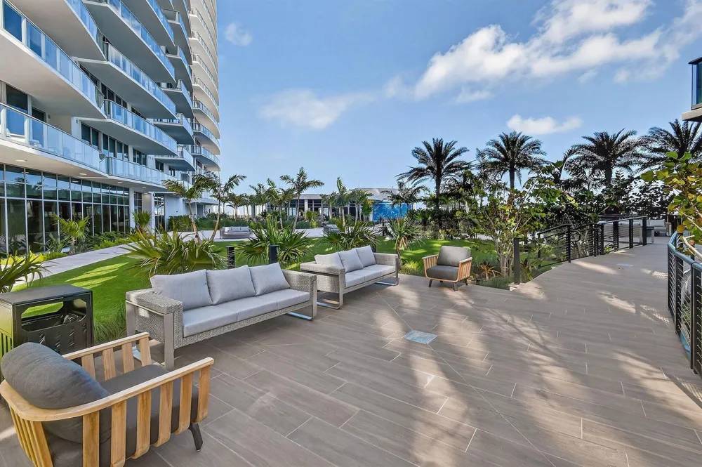 220 Lake Shore Drive #715 Lake Park, FL 33403