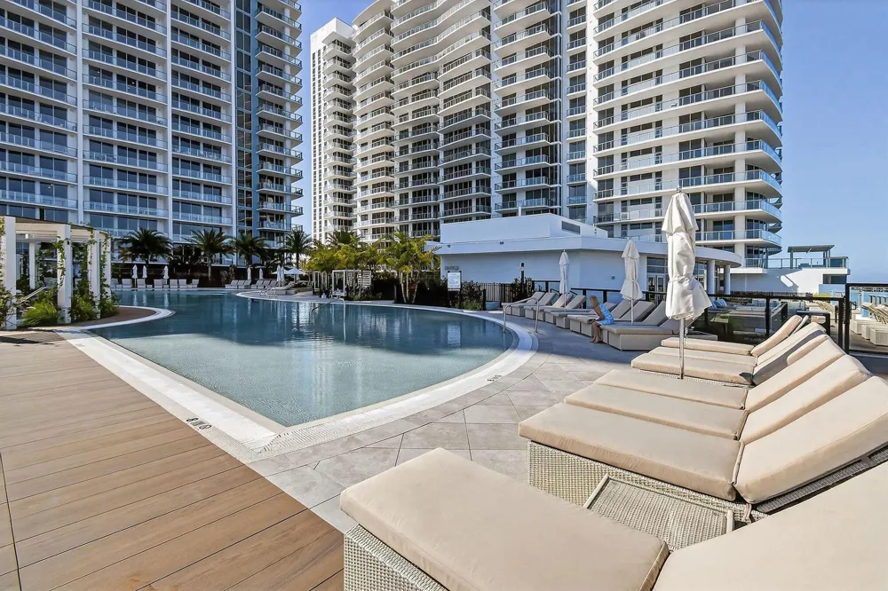 220 Lake Shore Drive #715 Lake Park, FL 33403