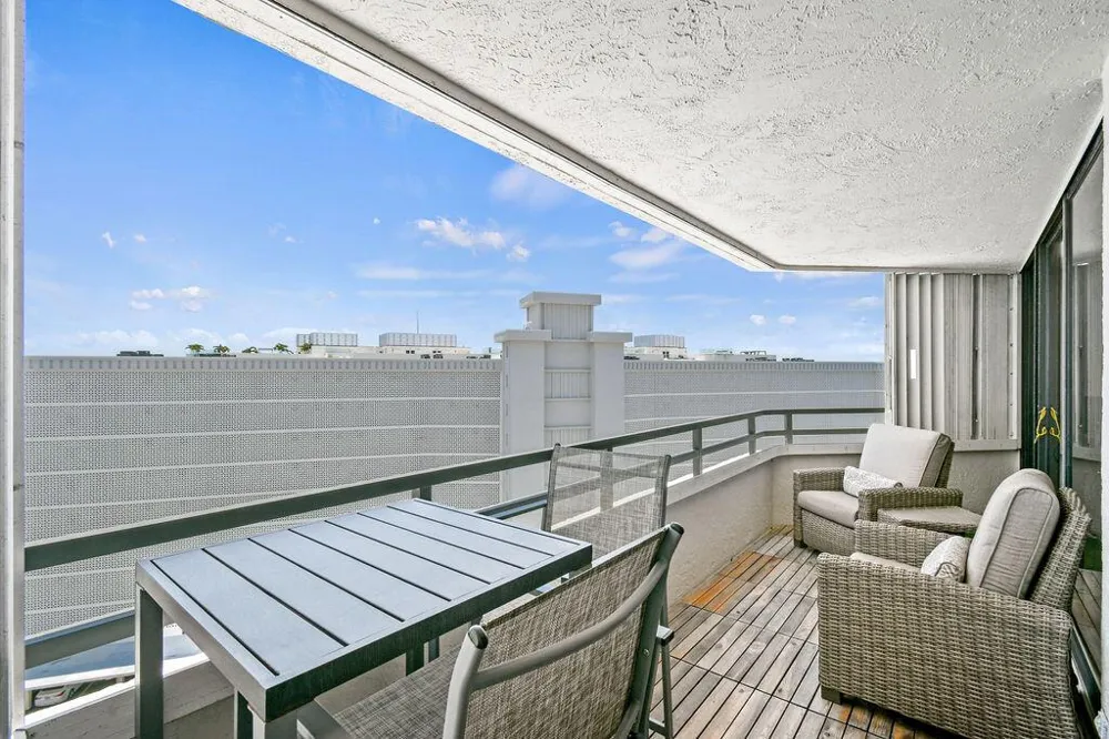 3560 S Ocean Boulevard #907 South Palm Beach, FL 33480