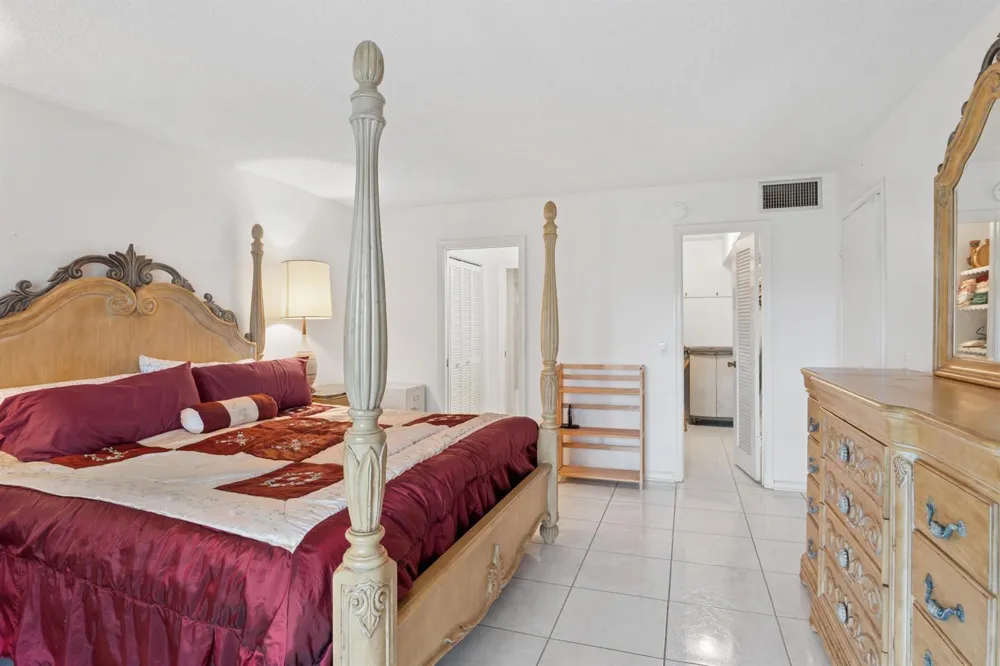 250 John F Kennedy Drive #202 Atlantis, FL 33462