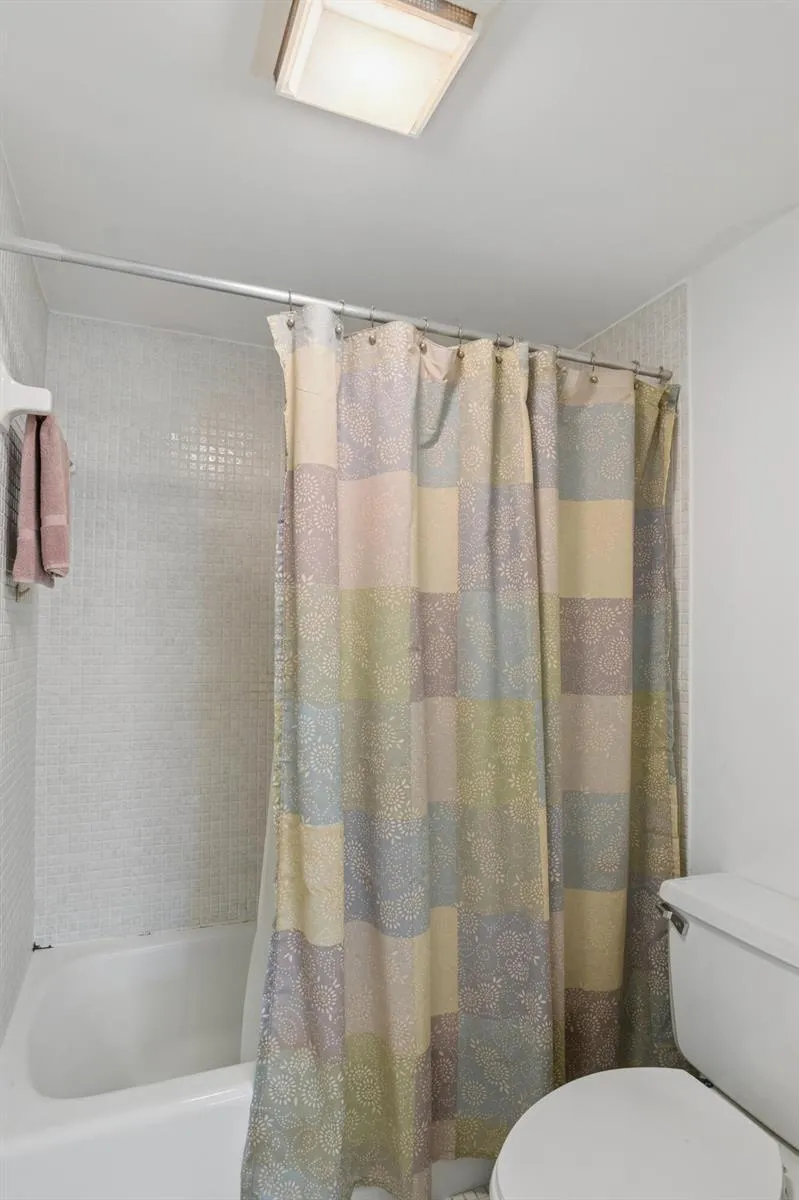 250 John F Kennedy Drive #202 Atlantis, FL 33462