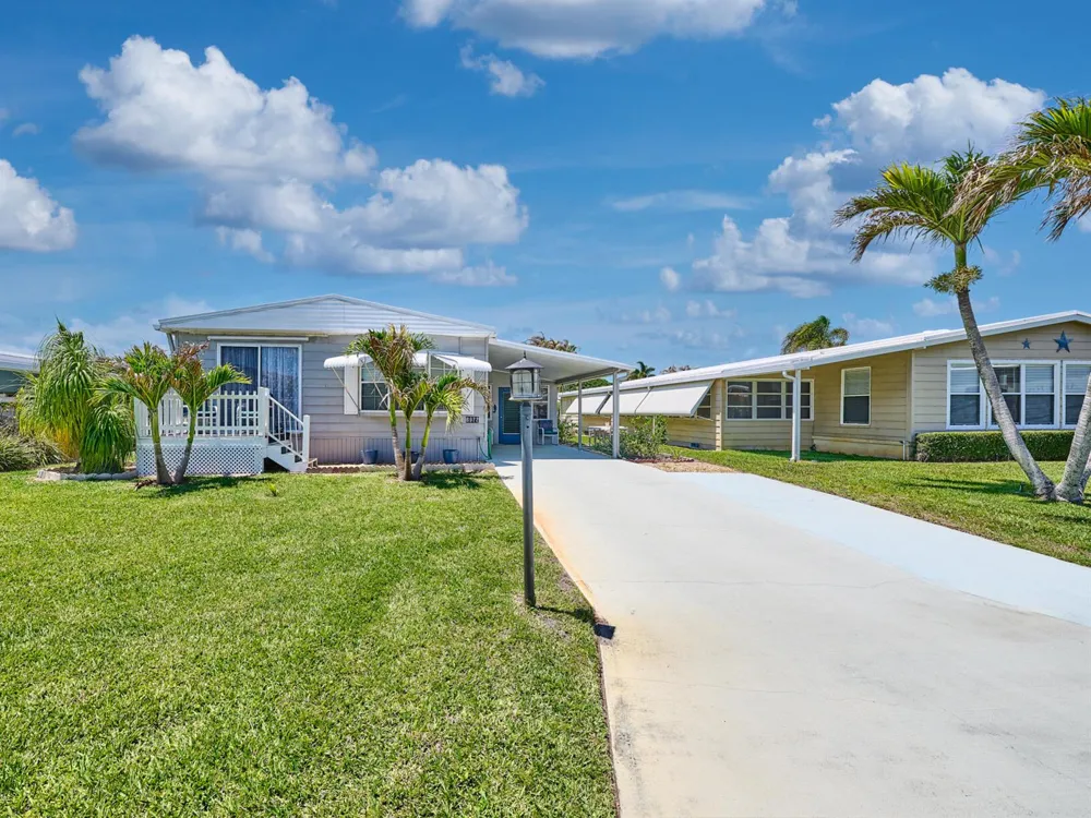 6977 SE Delegate Street Hobe Sound, FL 33455
