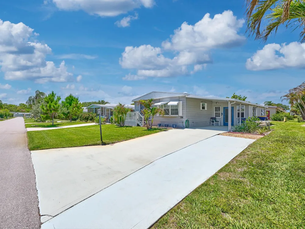 6977 SE Delegate Street Hobe Sound, FL 33455