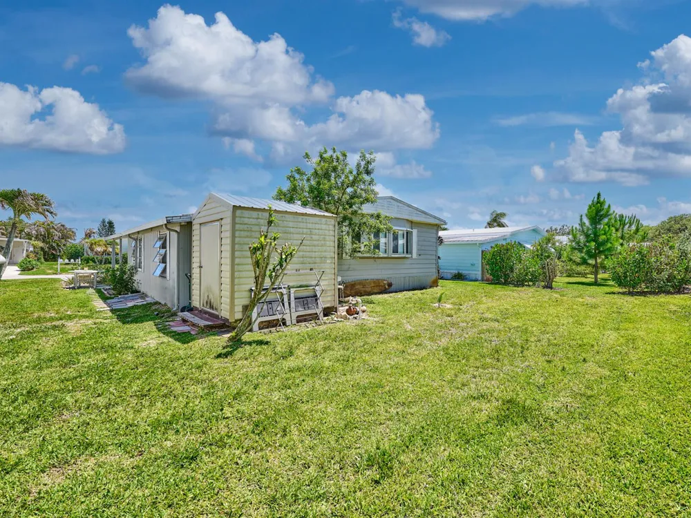 6977 SE Delegate Street Hobe Sound, FL 33455