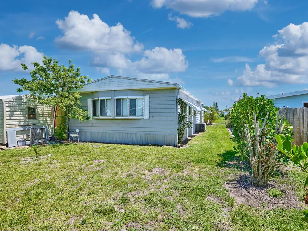 6977 SE Delegate Street Hobe Sound, FL 33455